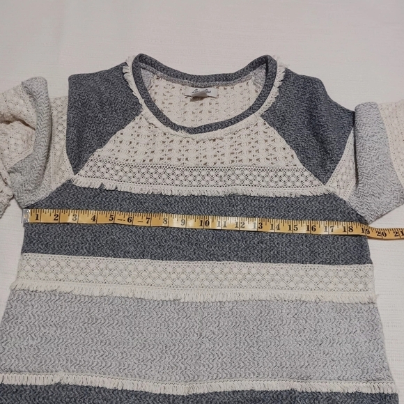 Lucky Lotus Women's Knit and Lace Medium Shirt - Picture 10 of 12